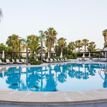 Wyndham Grand Algarve Hotel Quinta do Lago Ngoại thất bức ảnh Pool at the hotel