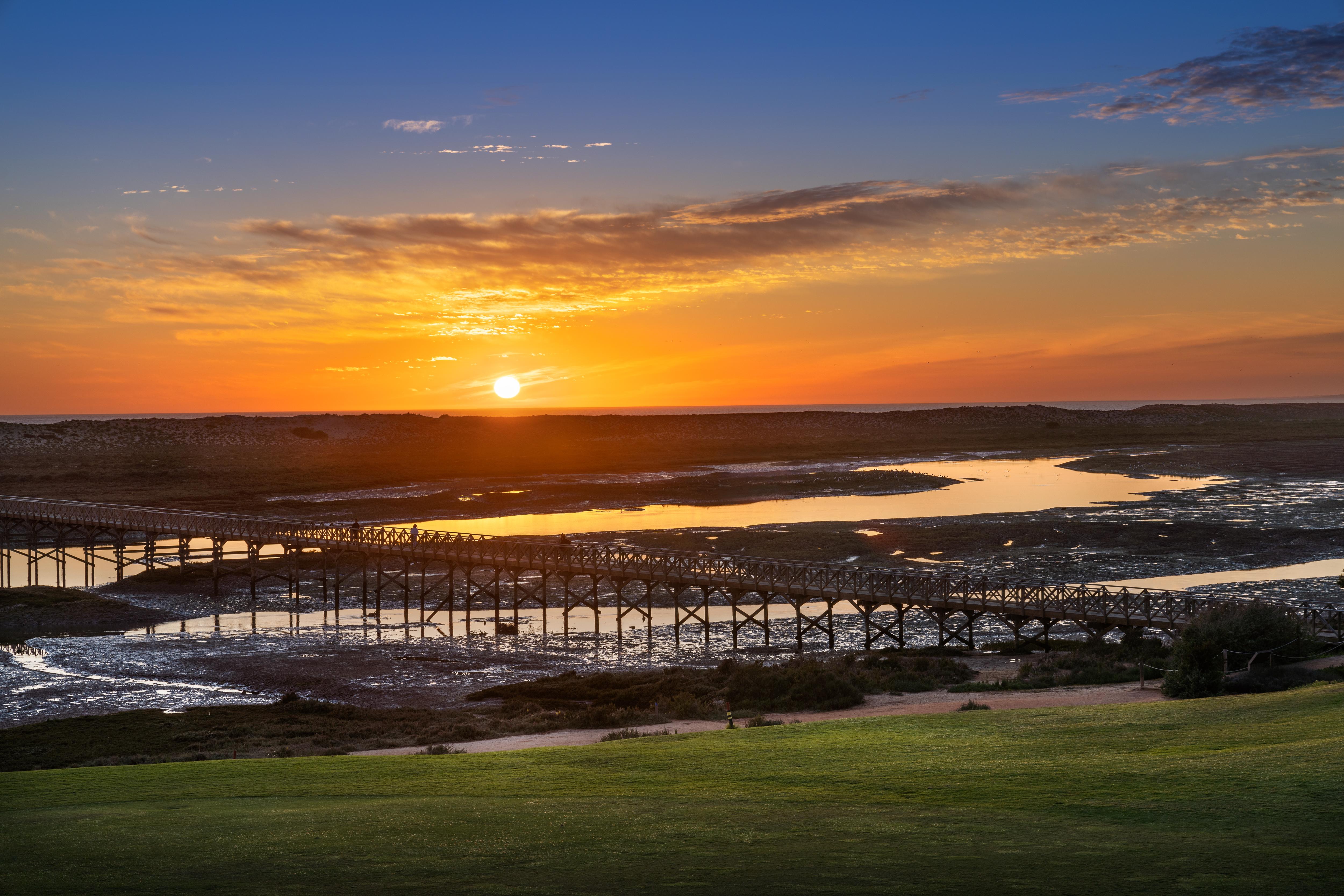 Wyndham Grand Algarve Hotel Quinta do Lago Ngoại thất bức ảnh Sunset over the San Marcos River