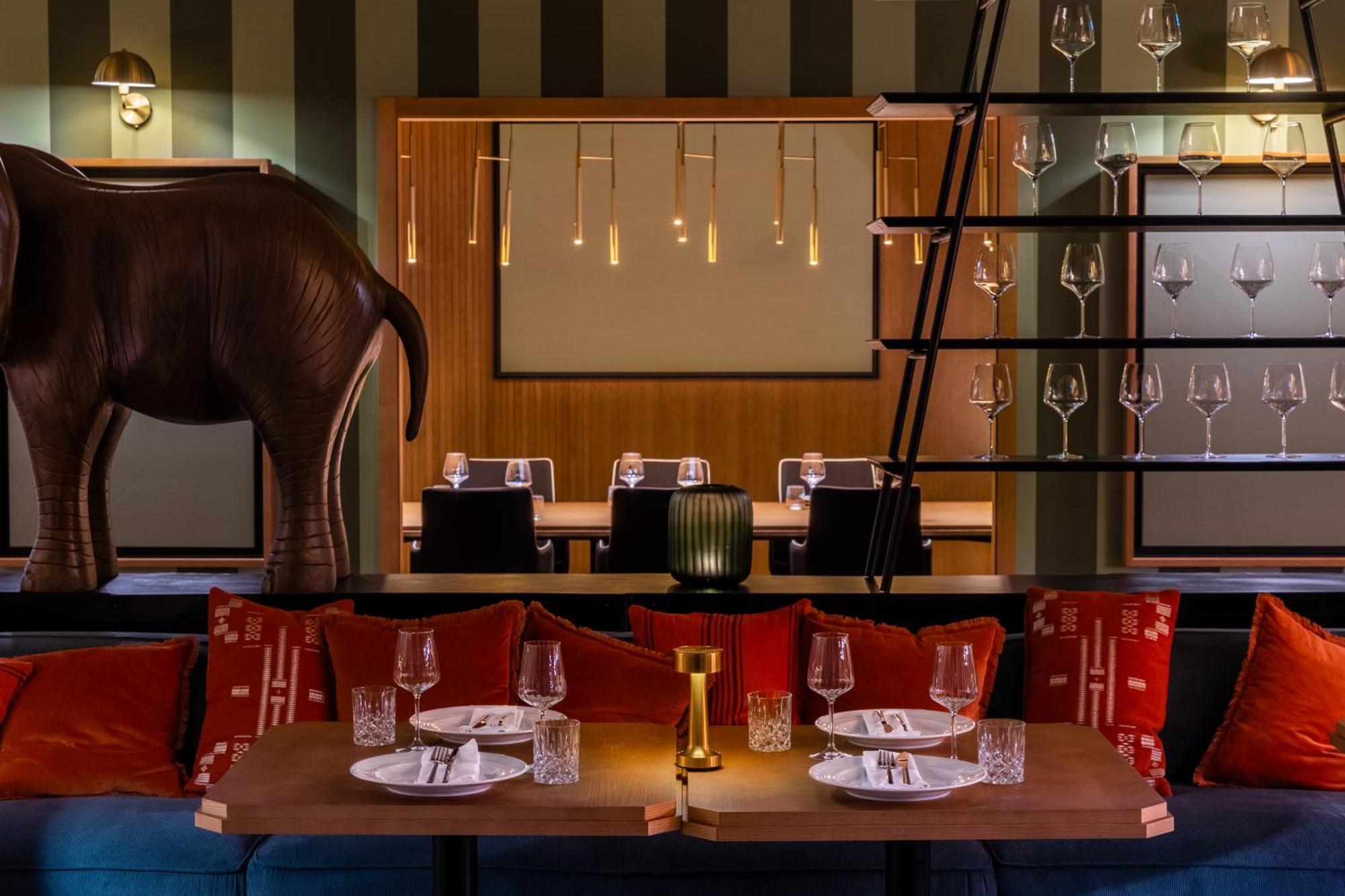 Wyndham Grand Algarve Hotel Quinta do Lago Ngoại thất bức ảnh The interior of the restaurant
