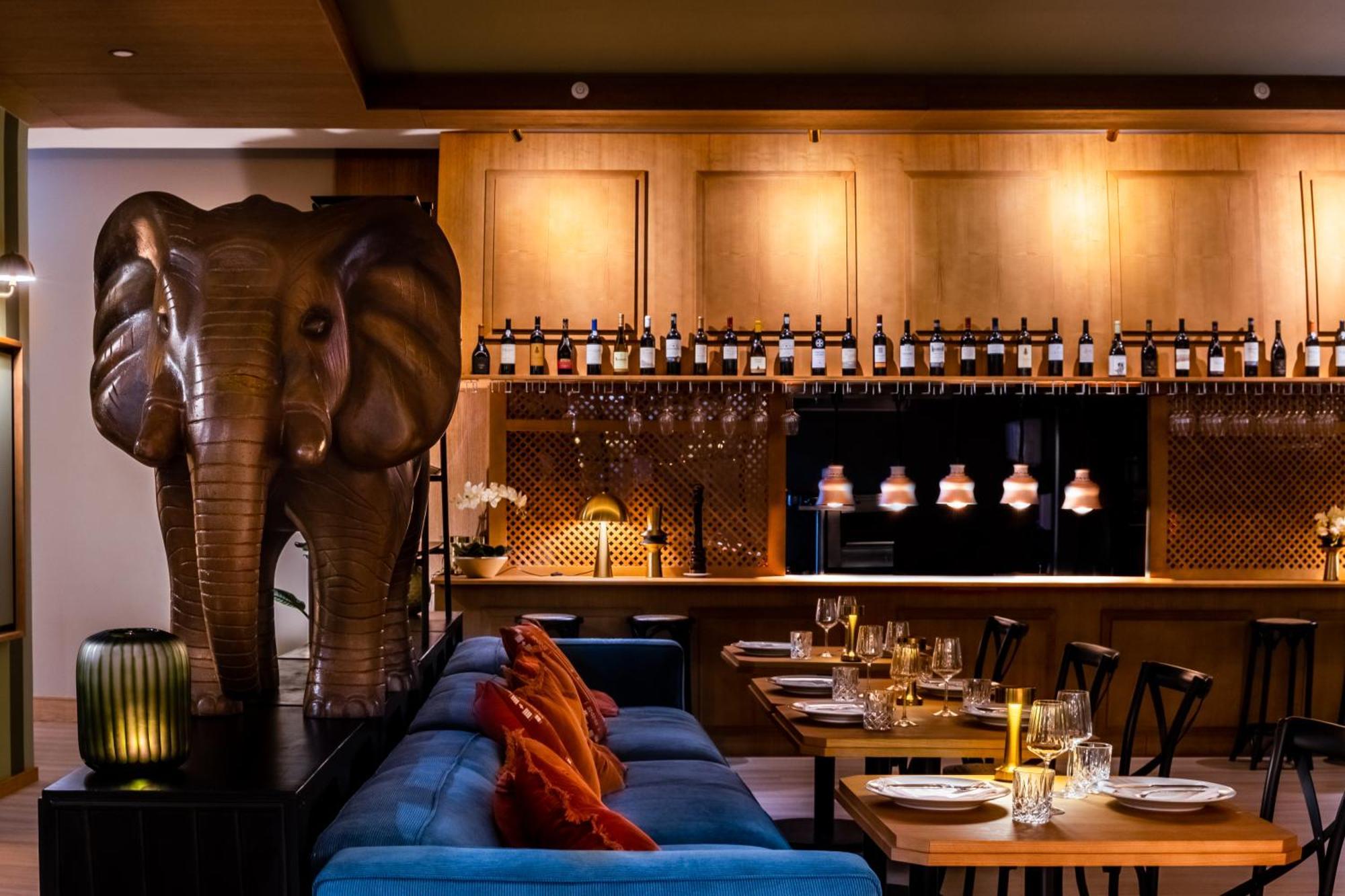 Wyndham Grand Algarve Hotel Quinta do Lago Ngoại thất bức ảnh The Elephant Bar